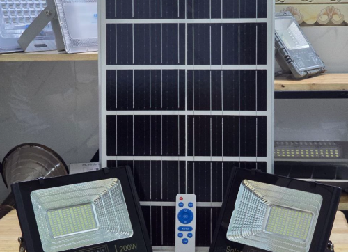 Đèn Năng Lượng Mặt Trời 200W 